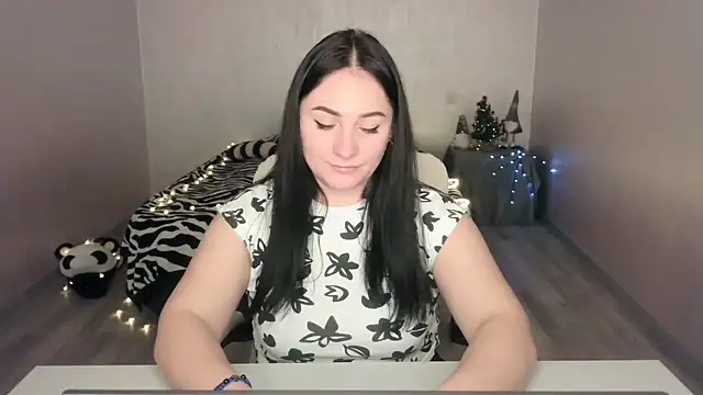 Snapshot of Emelyblum chatting on January 2025 12:27:01 AM Emelyblum online show from January 2025 12:27:01 AM