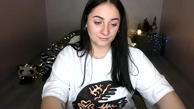 Snapshot of Emelyblum chatting on January 2025 02:37:01 AM Emelyblum online show from January 2025 02:37:01 AM