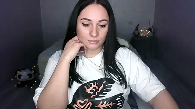 Snapshot of Emelyblum chatting on March 2025 12:07:02 AM Emelyblum online show from March 2025 12:07:02 AM