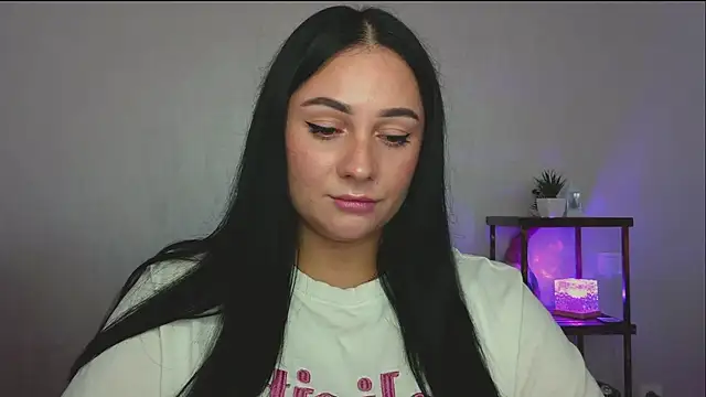 Snapshot of Emelyblum chatting on September 2025 12:48:01 PM Emelyblum online show from September 2025 12:48:01 PM