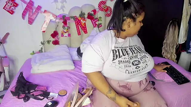 Snapshot of NaomiAsha chatting on February 2025 06:13:01 PM NaomiAsha online show from February 2025 06:13:01 PM