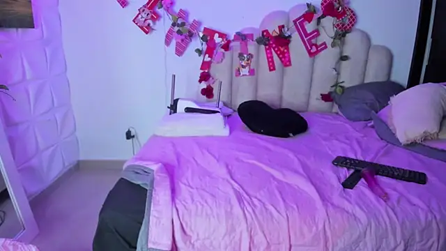 Snapshot of NaomiAsha chatting on February 2025 01:14:02 AM NaomiAsha online show from February 2025 01:14:02 AM