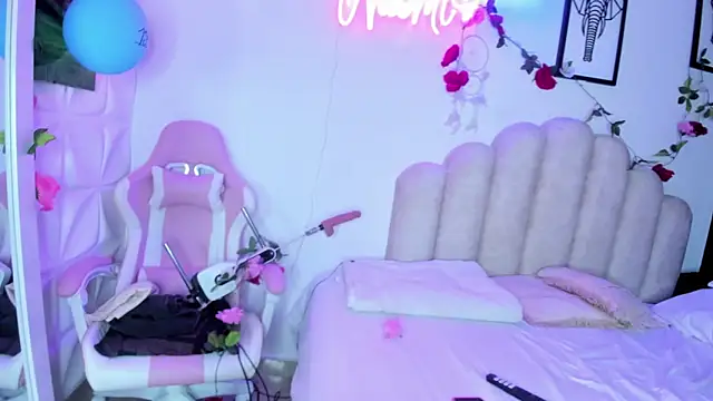 Snapshot of NaomiAsha chatting on March 2025 07:38:01 PM NaomiAsha online show from March 2025 07:38:01 PM