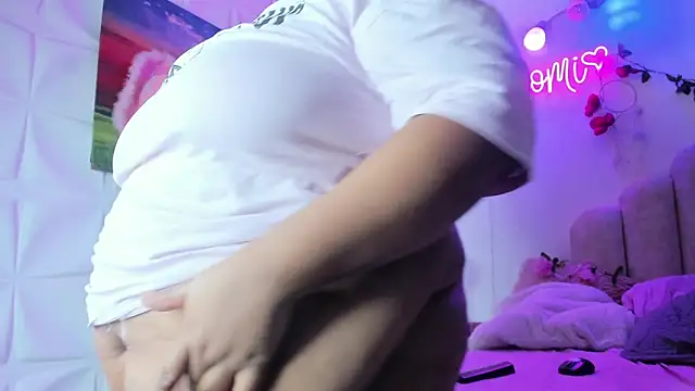 Snapshot of NaomiAsha chatting on March 2025 04:39:02 AM NaomiAsha online show from March 2025 04:39:02 AM