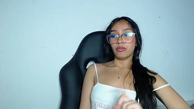 Stefanygp online show from March 2025 06:01:02 PM