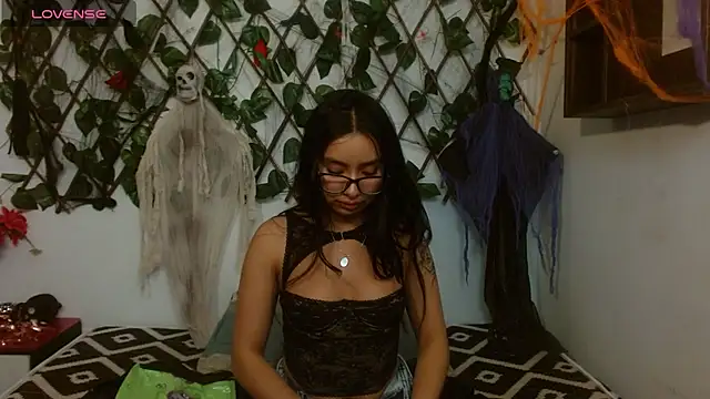 Stefanygp online show from November 2025 08:44:01 PM