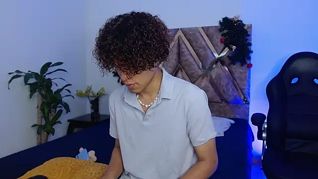 nickolas moon online show from December 2024 05:34:01 PM