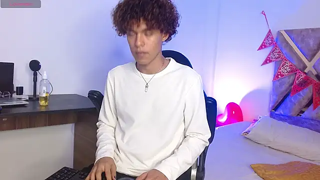 nickolas moon online show from February 2025 08:58:01 PM