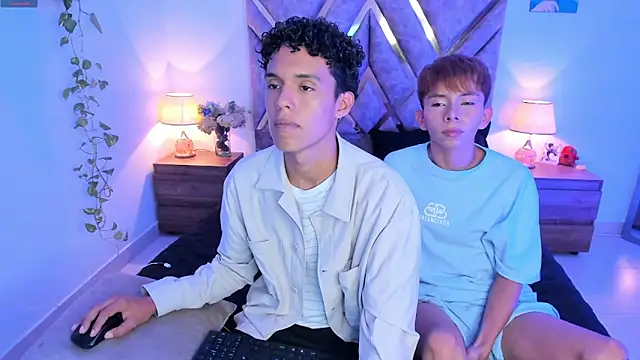 nickolas moon online show from November 2025 06:52:02 PM