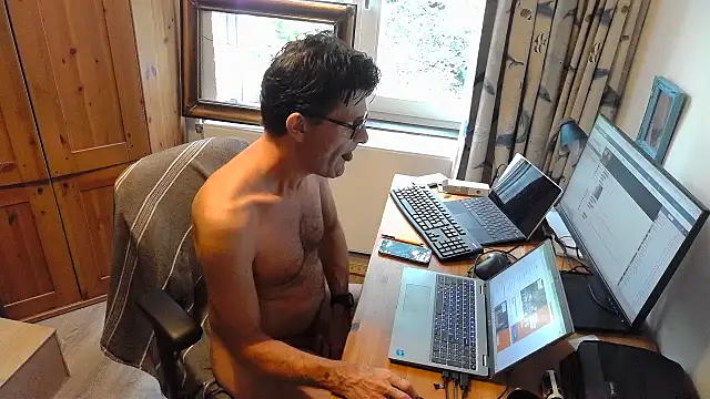 Snapshot of RolfS chatting on July 2026 01:36:01 PM RolfS online show from July 2026 01:36:01 PM