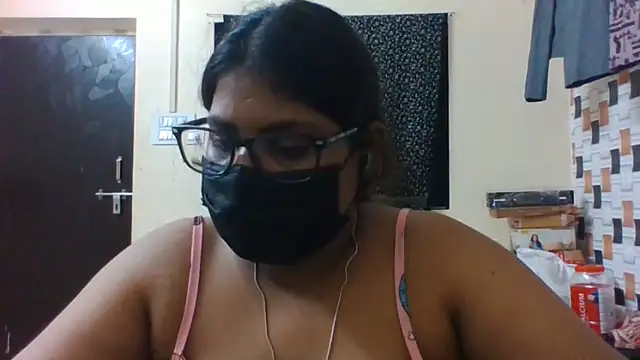 Hotmilfxox online show from June 2026 02:33:01 PM