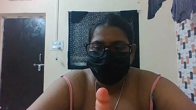 Hotmilfxox online show from June 2026 09:01:01 AM