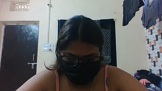 Hotmilfxox online show from June 2026 07:11:01 AM