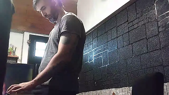 Snapshot of ozzypsico13 chatting on December 2024 07:22:01 PM ozzypsico13 online show from December 2024 07:22:01 PM