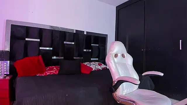 Snapshot of Tasha_Sant chatting on November 2025 08:16:01 PM Tasha Sant online show from November 2025 08:16:01 PM