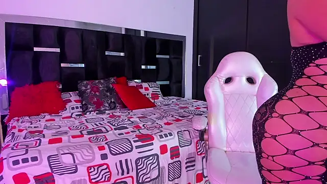 Snapshot of Tasha_Sant chatting on November 2025 08:07:02 PM Tasha Sant online show from November 2025 08:07:02 PM