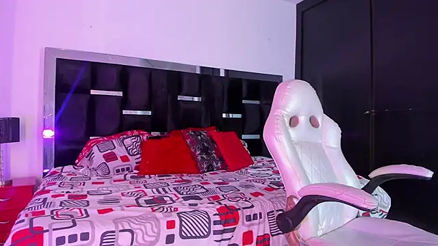 Snapshot of Tasha_Sant chatting on November 2025 08:20:01 PM Tasha Sant online show from November 2025 08:20:01 PM