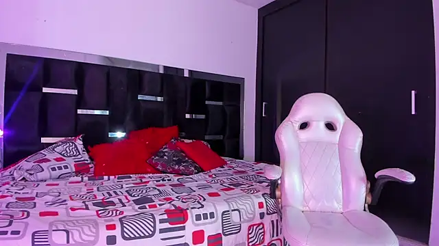 Snapshot of Tasha_Sant chatting on November 2025 12:39:02 PM Tasha Sant online show from November 2025 12:39:02 PM