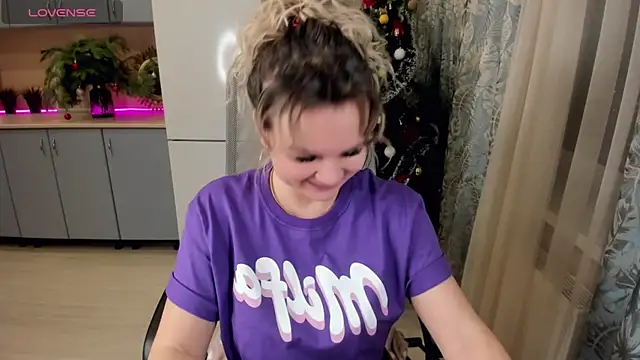 candy queeen online show from December 2024 07:38:02 PM