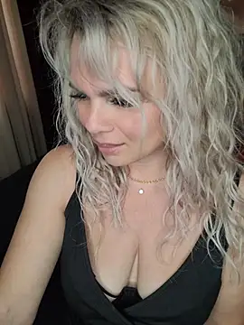 candy queeen online show from May 2026 03:15:01 AM