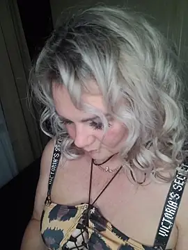 Snapshot of candy_queeen chatting on June 2026 08:52:01 PM candy queeen online show from June 2026 08:52:01 PM
