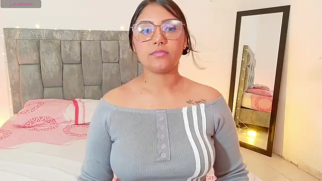 DIANEE 01 online show from May 2026 10:51:01 PM