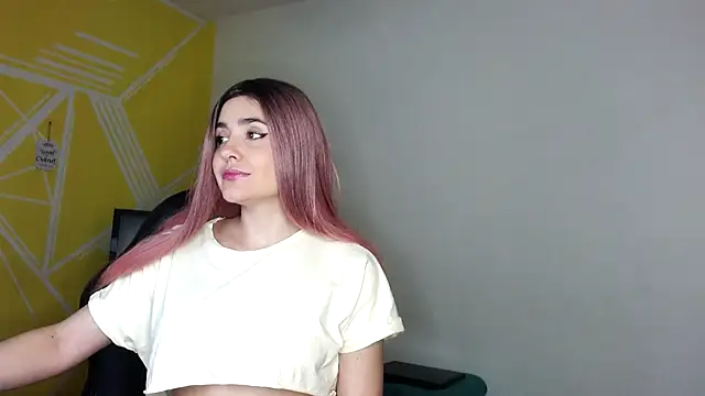 Nikolle Rouss online show from December 2024 08:33:02 PM