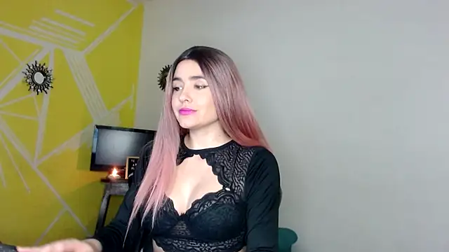 Nikolle Rouss online show from February 2025 10:04:02 PM