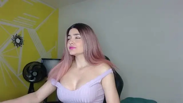 Nikolle Rouss online show from March 2025 11:12:02 AM