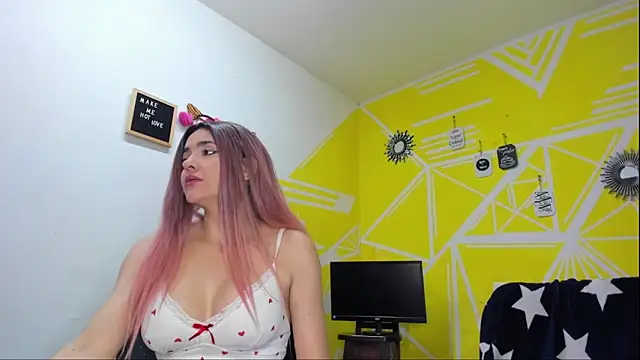 Nikolle Rouss online show from February 2026 06:13:02 PM