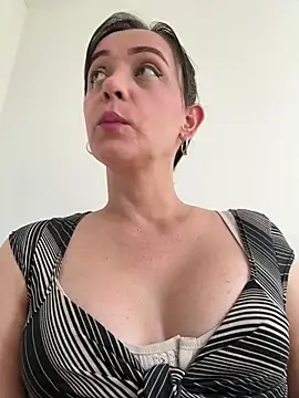 natalie cowens online show from June 2026 10:00:02 PM