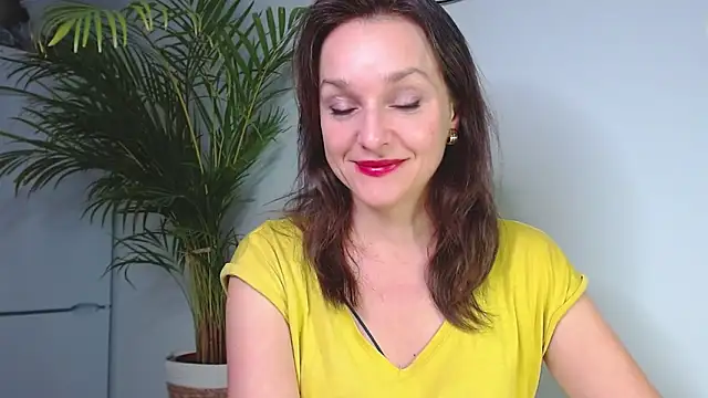 Snapshot of AliciaDesire chatting on December 2024 06:14:01 PM AliciaDesire online show from December 2024 06:14:01 PM