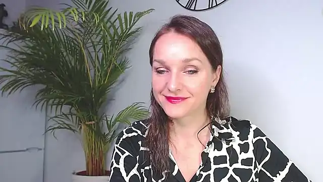 Snapshot of AliciaDesire chatting on December 2024 07:58:01 AM AliciaDesire online show from December 2024 07:58:01 AM