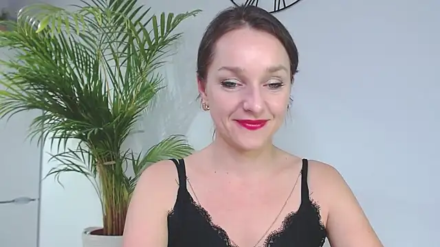 Snapshot of AliciaDesire chatting on December 2024 03:27:01 PM AliciaDesire online show from December 2024 03:27:01 PM