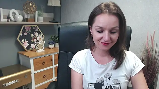 Snapshot of AliciaDesire chatting on December 2024 02:11:02 PM AliciaDesire online show from December 2024 02:11:02 PM