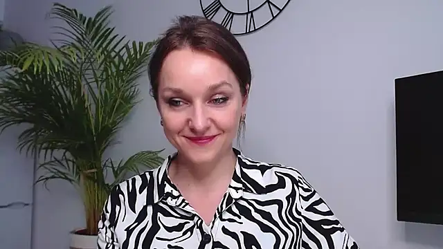 Snapshot of AliciaDesire chatting on January 2025 10:59:02 AM AliciaDesire online show from January 2025 10:59:02 AM