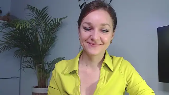 Snapshot of AliciaDesire chatting on January 2025 07:43:02 AM AliciaDesire online show from January 2025 07:43:02 AM