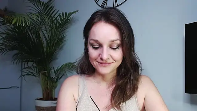 Snapshot of AliciaDesire chatting on January 2025 04:08:01 PM AliciaDesire online show from January 2025 04:08:01 PM