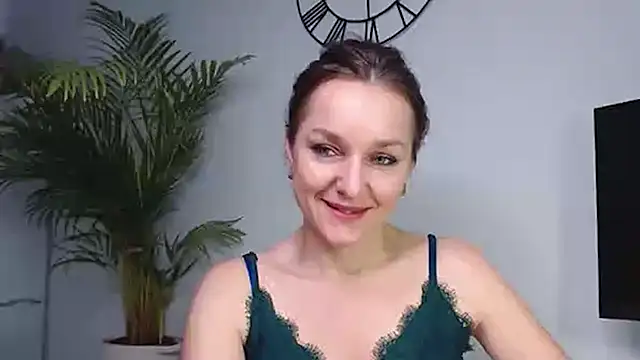Snapshot of AliciaDesire chatting on January 2025 08:00:02 AM AliciaDesire online show from January 2025 08:00:02 AM