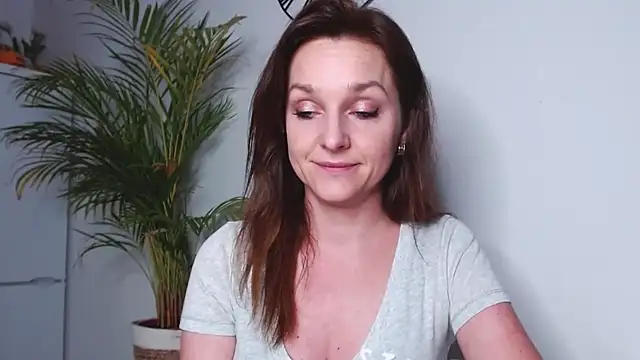 Snapshot of AliciaDesire chatting on March 2025 06:01:01 PM AliciaDesire online show from March 2025 06:01:01 PM