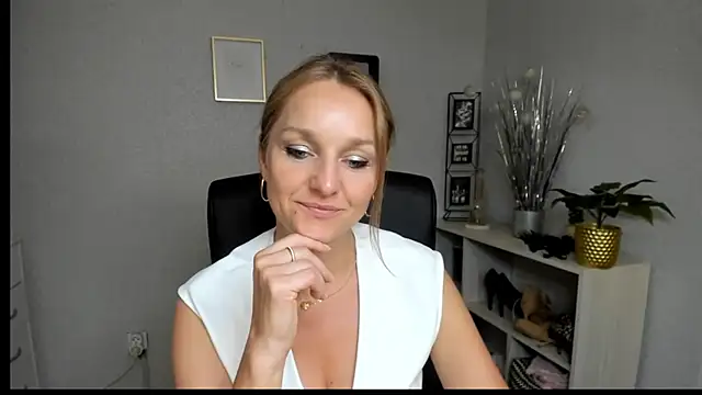 AliciaDesire online show from July 2026 01:04:02 PM