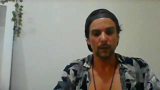 Snapshot of couplemilk chatting on January 2025 06:09:02 AM couplemilk online show from January 2025 06:09:02 AM