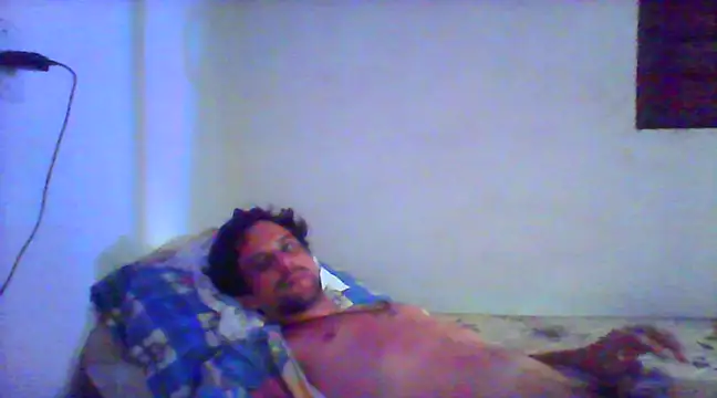 Snapshot of couplemilk chatting on January 2025 03:19:02 AM couplemilk online show from January 2025 03:19:02 AM