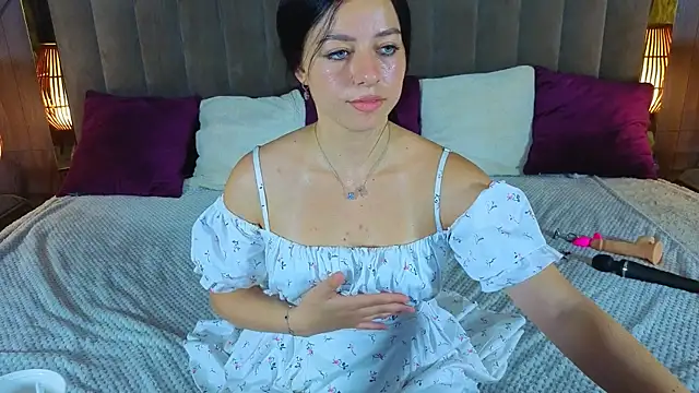 KitnissKiss online show from June 2026 06:36:01 PM