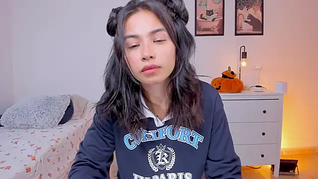 Adriennesexxx online show from October 2025 05:30:01 PM