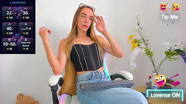 Snapshot of Linda_Crawford chatting on February 2025 03:50:01 PM Linda Crawford online show from February 2025 03:50:01 PM