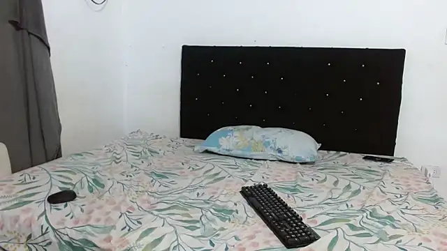 Snapshot of Lulu_and_smith chatting on December 2025 08:25:01 PM Lulu and smith online show from December 2025 08:25:01 PM