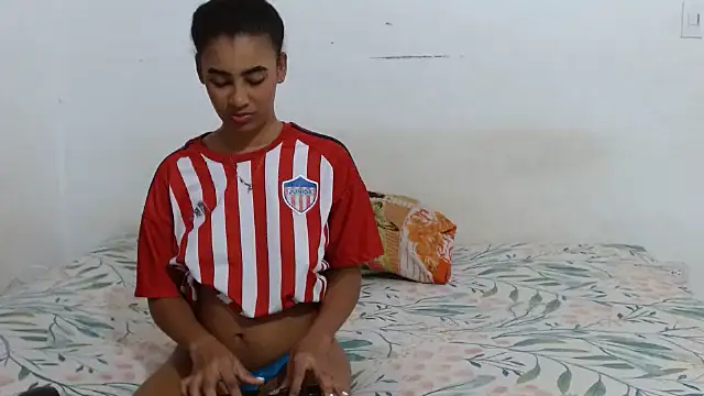 Snapshot of Lulu_and_smith chatting on April 2026 04:33:02 PM Lulu and smith online show from April 2026 04:33:02 PM