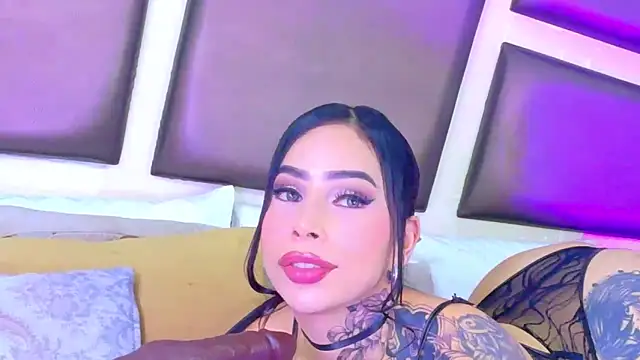 Snapshot of GiahDaniels chatting on May 2026 04:08:02 AM GiahDaniels online show from May 2026 04:08:02 AM