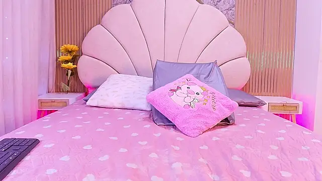 nata luna online show from April 2026 07:19:01 PM